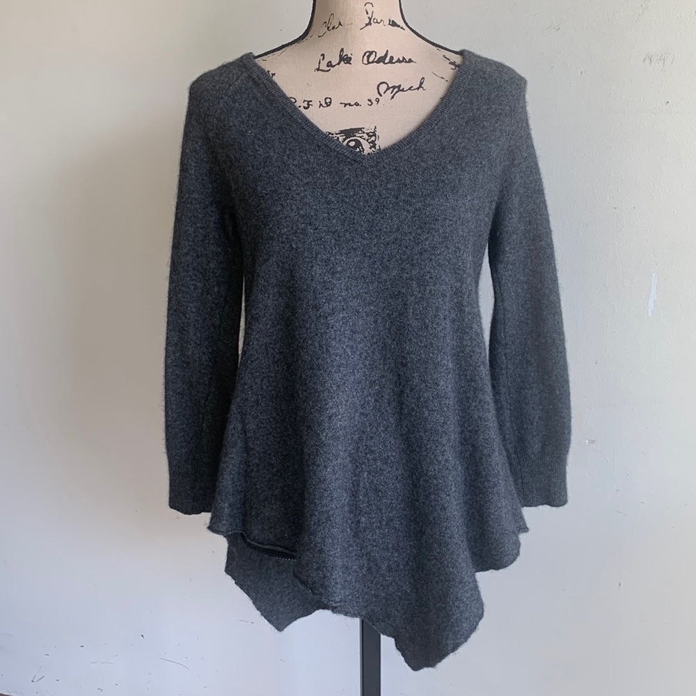 Joie Tambrel Asymmetrical Hem Cashmere Blend Gray V-Neck Sweater Sz XS - Picture 4 of 14
